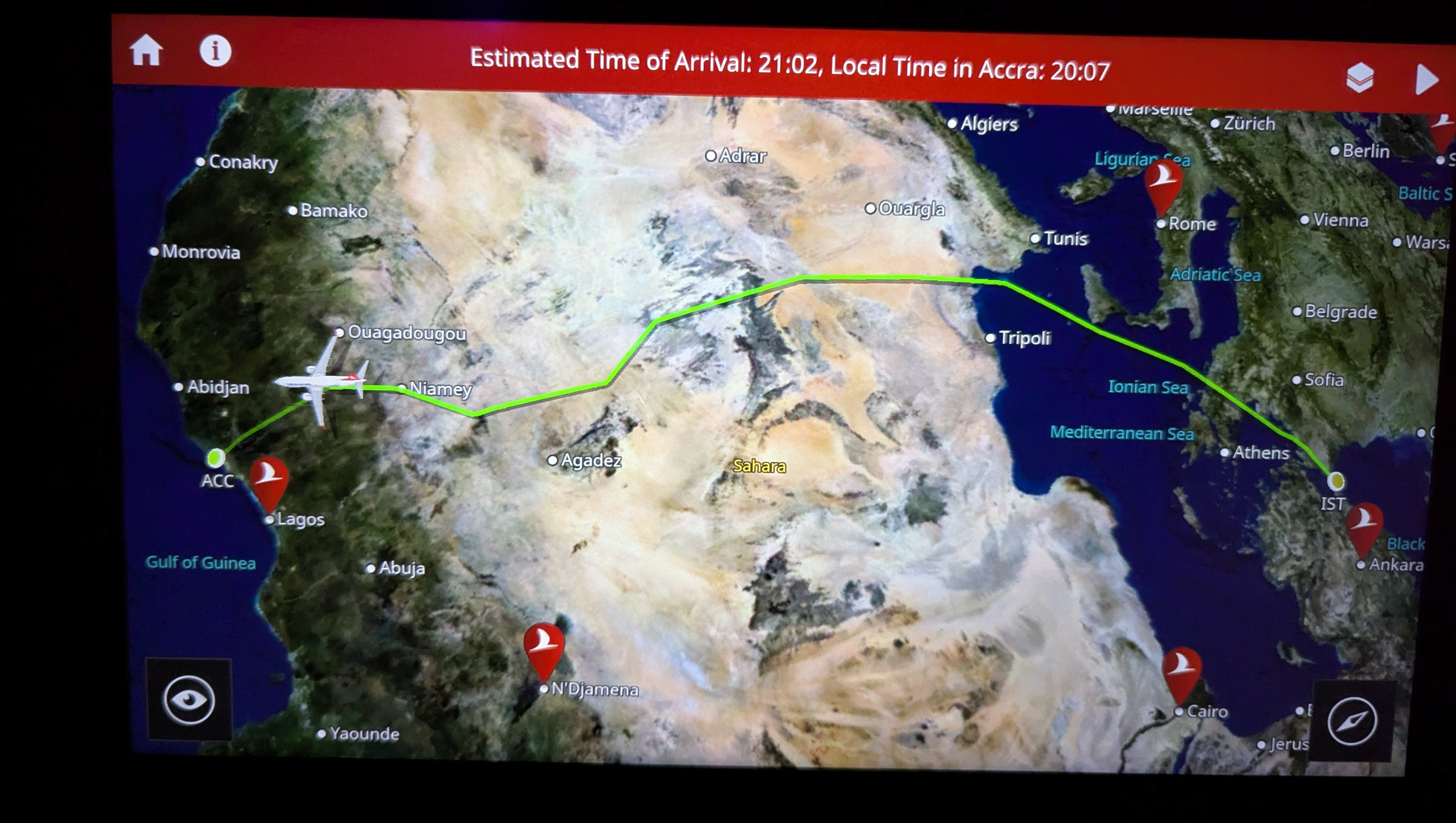 Während des Fluges konnten wir sehen wann wir da sind Das Flugzeug kurz vor der Landung